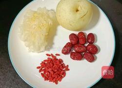 银耳雪梨红枣汤的做法图解1