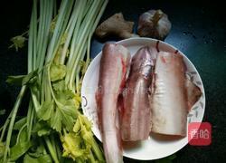 芹菜沙鱼汤的做法图解1