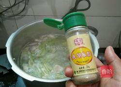 芹菜沙鱼汤的做法图解12