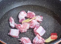 排骨山药玉米胡萝卜汤的做法图解2