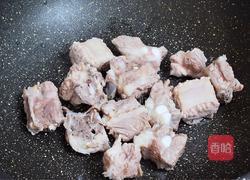 排骨山药玉米胡萝卜汤的做法图解5