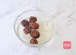 板栗香菇鸡汤的做法图解2