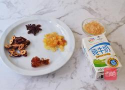 桃胶皂角米炖牛奶的做法图解1