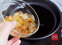桃胶皂角米炖牛奶的做法图解4