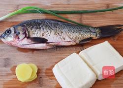 鲫鱼豆腐汤的做法图解1