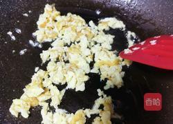 鸡蛋炒米饭的做法图解3