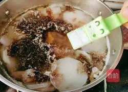 Illustration of how to make white radish, seaweed and goose broth 12