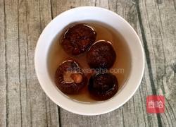 砂锅菌菇鸡汤的做法图解4