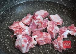 排骨山药胡萝卜汤的做法图解2