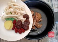 砂锅菌菇鸡汤的做法图解6