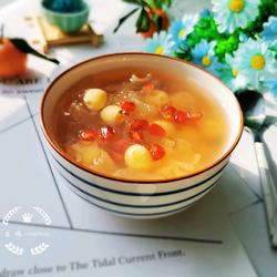 银耳莲子石榴汤的做法[图]