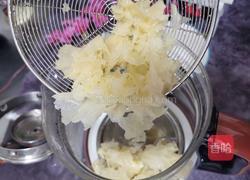 银耳莲子石榴汤的做法图解2