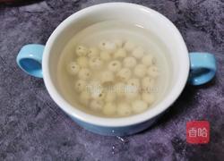 银耳莲子石榴汤的做法图解4