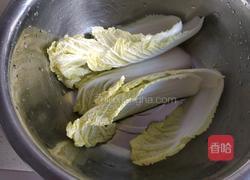 娃娃菜海鲜菇丸子汤的做法图解3