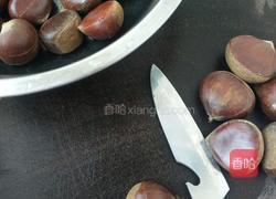 电饭煲焖板栗的做法图解1