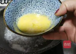 Illustration of how to make glutinous rice egg drop soup 4