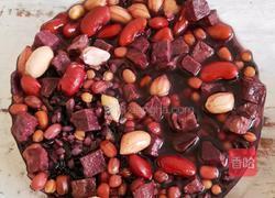 紫薯黑米莲子粥的做法图解2