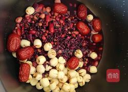 紫薯黑米莲子粥的做法图解4