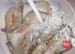 香辣蒜泥基围虾的做法图解1