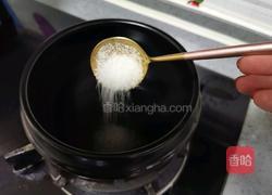 醪糟黄桃罐头甜汤的做法图解3