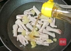 花生红枣鸡爪汤的做法图解5