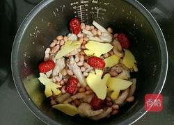 花生红枣鸡爪汤的做法图解8