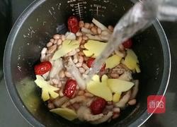 花生红枣鸡爪汤的做法图解9