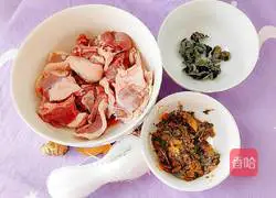 Illustration of the recipe of duck soup with fungus, sauerkraut and vermicelli 2