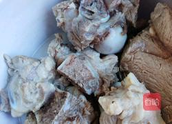 玉米莲藕花生筒骨汤的做法图解6