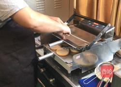 汉堡｜红色鸡排汉堡的做法图解1