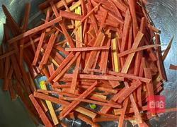 青椒炒胡萝卜丝的做法图解1