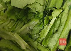 Illustration of how to make garlic and tempeh lettuce 4