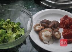 香肠煲仔饭的做法图解1