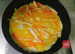 简约不简单的蟹棒滑蛋的做法图解4