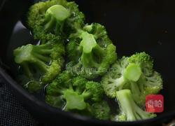 西兰花浓汤的做法图解2