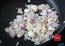 西兰花浓汤的做法图解3