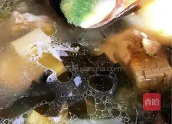 Illustration of how to make kelp bone tofu soup 11