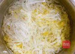 五花肉炒酸菜粉条的做法图解2