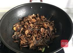 茶树菇炒五花肉的做法图解7