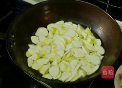 青椒炒茭白的做法圖解2