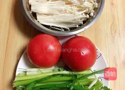 Illustration of how to make tomato enoki mushroom soup 1
