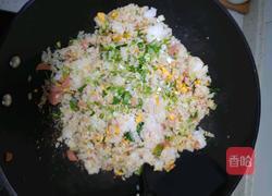 酱油炒饭的做法图解3