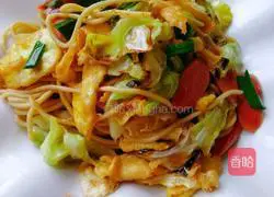 Illustration of how to make ham and egg fried noodles 11