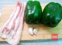 甜椒炒肉的做法图解1