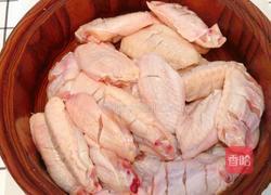 只用葱姜蒜,就可以做出烧烤味的蒜蓉鸡翅的做法图解3