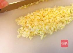 只用葱姜蒜,就可以做出烧烤味的蒜蓉鸡翅的做法图解4