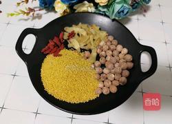 莲子百合小米粥的做法图解1