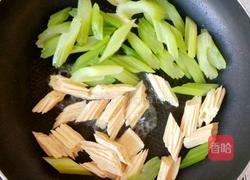 芹菜炒腐竹的做法图解5