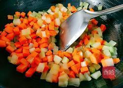 胡萝卜莴笋炒土豆的做法图解7