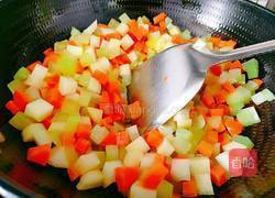 胡萝卜莴笋炒土豆的做法图解8